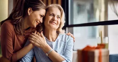 Den matek 2023: Nejlepší dárky, které potěší každou ženu. Zkuste kosmetiku z Bali, nebo české kabelky