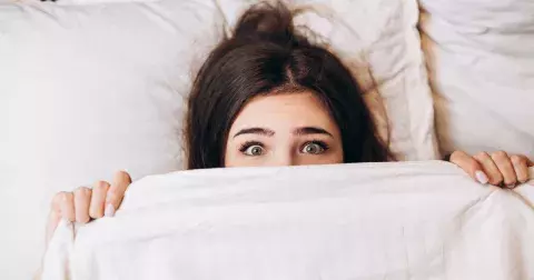 Máte narušený spánek a budíte se každou noc ve stejnou dobu? Může to značit zdravotní problém!