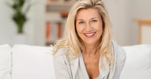 Galerie: Účesy vhodné pro ženy ve 30, 40 a 50. S věkem sázejte na přirozenost, zkraťte vlasy ve vhodnou chvíli