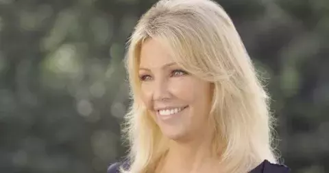 Hvězdu seriálu Melrose Place byste na ulici nepoznali. Tvář Heather Locklear změnily plastiky, alkohol a drogy k nepoznání