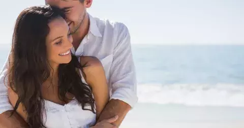 Co nás přitahuje na mužích? Těmto 7 osobnostním rysům neumíme odolat