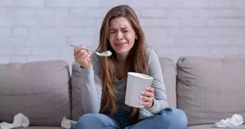 Jídlo zásadně ovlivňuje vaši náladu: Nejezty těchto 5 potravin a budete šťastnější