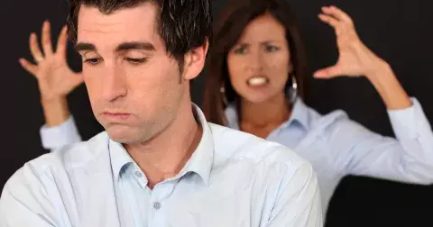 Tichá domácnost jako oblíbená pomsta vašeho partnera: Techniky, které proti této manipulaci zaručeně fungují