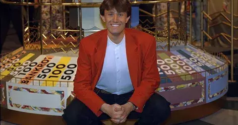 Kvíz: Nejlepší pořady a seriály 90. let. Pamatujete na Kolotoč nebo Rande? Zkuste projít testem bez chyby