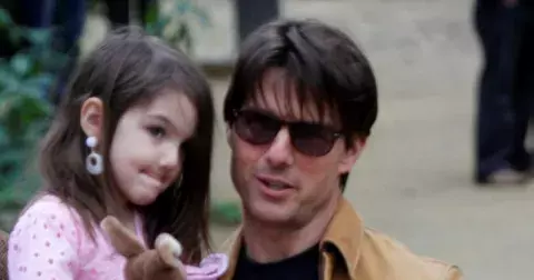 Tom Cruise se vzdal své dcery na doporučení církve. Vyrůstá bez něj už 10 let a roste do krásy