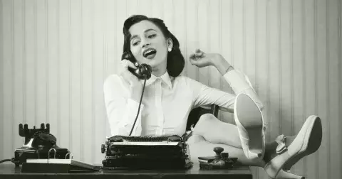 O čem si ženy mohly před 100 lety nechat jen zdát? Žádná vysoká, řidičák ani antikoncepce