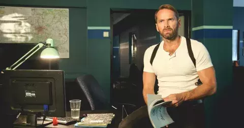 České hvězdy, které si poseděly ve vězení: Opletačky se zákonem měl Jan Révai, Jiří Schmitzer nebo Hana Hegerová