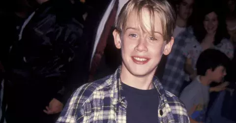 Hvězda filmů Sám doma slaví 43. narozeniny: Přes největší slávu padl na drogové dno. Nyní se vrací na výsluní