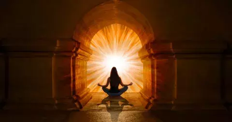 Jak emoce ovlivňují naše orgány podle Ájurvédy a jaké potraviny vám mohou pomoci? Smutek se usazuje v plicích