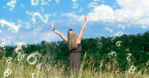 Srpen podle numerologie: Pětky zažijí vzrušující pocit svobody, devítky nový začátek