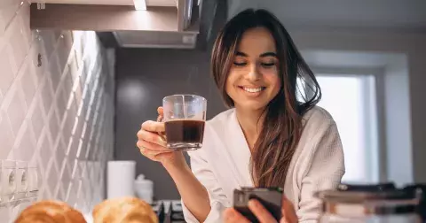 Jak si dle vědců spolehlivě prodloužit život: Pomůže pití kávy. Musíte však dodržet doporučované množství