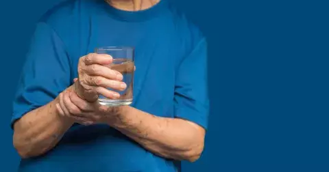 Nevyléčitelná Parkinsonova choroba: Odhalte příčiny i příznaky, které ohrožují váš život