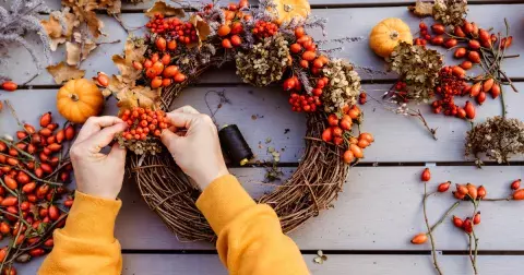 Nejkrásnější podzimní věnce, které se hodí na dveře i na stůl