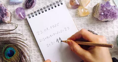 Numerologie vašich minulých životů: Kým jste byli v minulém životě a co jste si do tohoto života přinesli