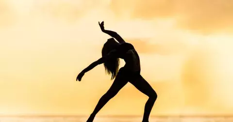 Čeho si muži všímají doopravdy na ženách? Na prsa zapomeňte a zaměřte se na zuby nebo vlasy