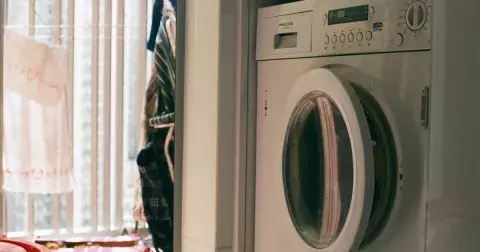 Tohle se stane, pokud necháte zavřená dvířka pračky