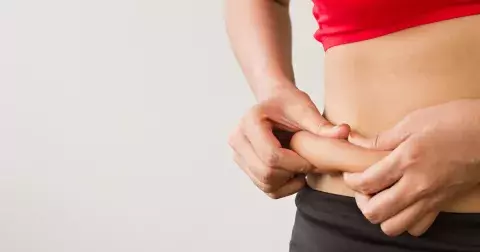 Jak se zbavit nechtěného tuku na břiše: Cviky na břicho vám paradoxně moc nepomůžou