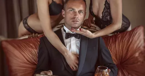 Co se odehrává za zavřenými dveřmi na swingers party?