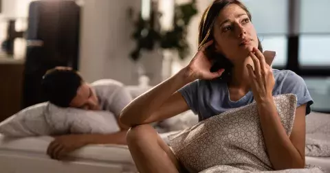 Máte doma nevěrníka? Podle psychologa si stačí všimnout této věci, která ho prozradí