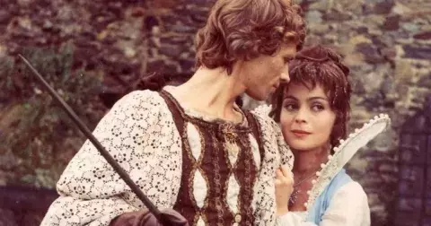 Princ a Večernice po 45 letech: Jak dnes vypadá princ Velen a jeho sestřičky. Zub času se podepsal na každém, Velen si zamiloval sociální sítě