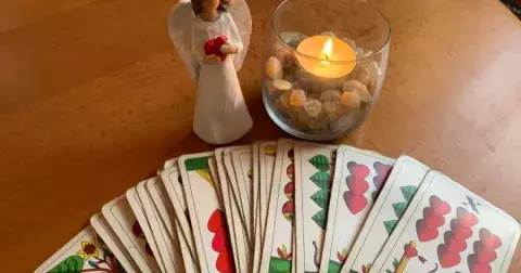 Výklad mariášových karet na leden 2024: Známá kartářka Jana Rubešová odkrývá, co nás čeká a nemine