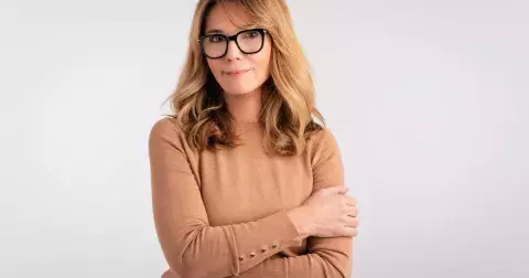 Jak by se měly oblékat dámy po 40, aby vypadaly mladší? Vyvarujte se velkým logům i nevhodnému prádlu