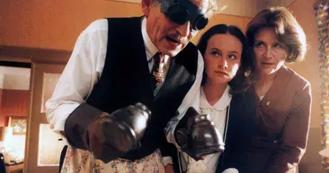 Vánoční tradice za dob socialismu: Vzpomínáte si na stromek z lesa nebo kolekci od soudruhů z ROH