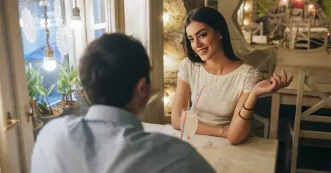 Atraktivní ženy snižují IQ mužů, ukazuje studie