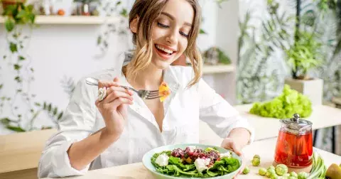 Ověřeno odborníkem: Cholesterol můžete snížit i bez léků. Lékaři radí tučné ryby a další potraviny