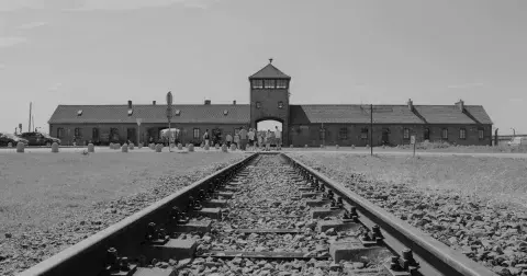 Dopis na rozloučenou z Osvětimi, který trhá srdce: Vilma Grülweldová nechtěla nechat jít syna do plynu samotného