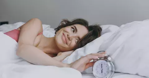 V kolik hodin byste měli chodit spát, aby vám nehrozily zdravotní potíže?