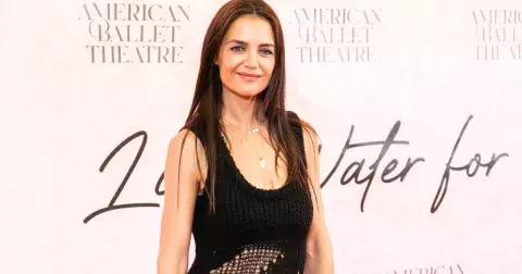 Módní inspirace: Kalhoty podle Katie Holmes. Trend letošního roku vám prodlouží nohy