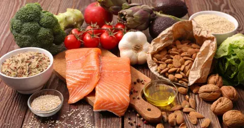 Vědci potvrzují: Tyto potraviny jezte denně. Potlačíte záněty a snížíte riziko vzniku Alzheimera a dalších nemocí