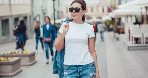 Kousek, který nesmí chybět žádné ženě v šatníku: Nikdy nevyjde z módy a sluší všem typům postav