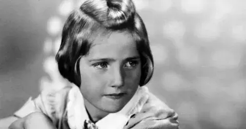 Hanin kufřík. Osud české holčičky Hany Bradyové zlomil srdce tisícům lidí po celém světě