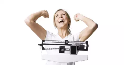 Jak shodit až 5 kg za týden? Nemusíte se nijak výrazně omezovat, stačí pouze jeden cvik na všechno