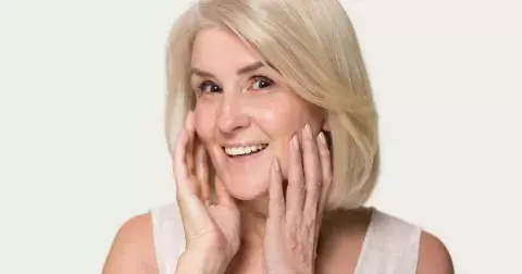 Váš skutečný věk neprozradí vrásky, ale úplně jiná část těla!