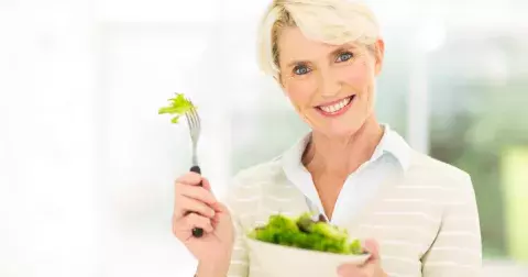 Při hubnutí po 50. roce je potřeba dodržovat jednu zásadní věc. Dieta ani cvičení to není