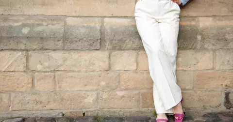 Móda jaro 2024: Místo džín budeme nosit pohodlnější a elegantnější trendy kalhoty. Inspirujte se v naší galerii