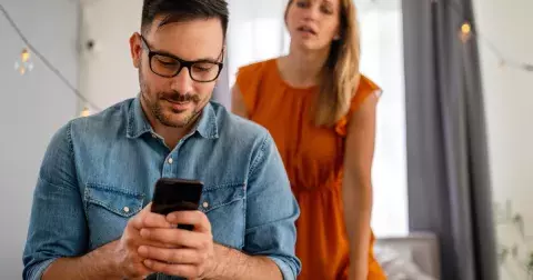 "Chodil jsem se dvěma ženami současně." Přiznání mužů, kteří vysvětlují důvody promiskuity