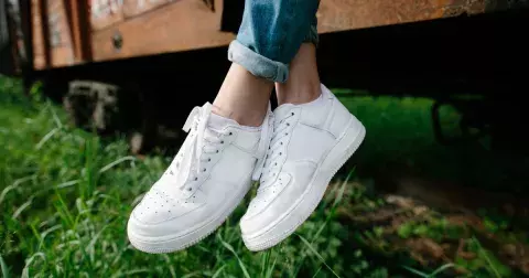 Největší trend pro rok 2024: Tyto retro tenisky sluší všem bez ohledu na věk