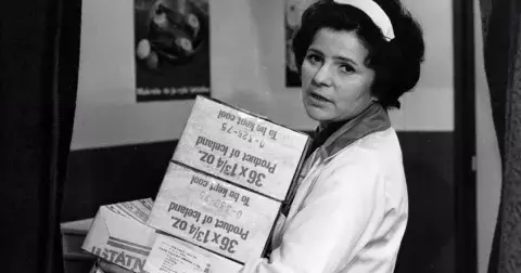 Žena za pultem Jiřina Švorcová: Zarytou komunistku odsoudilo mnoho hereckých kolegů