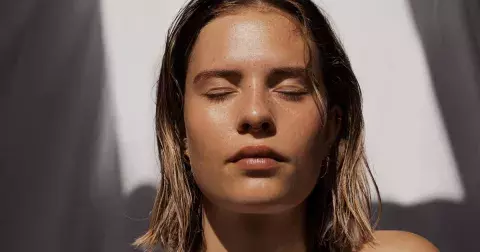 10 běžných potravin, které výrazně zpomalují stárnutí vaší pleti