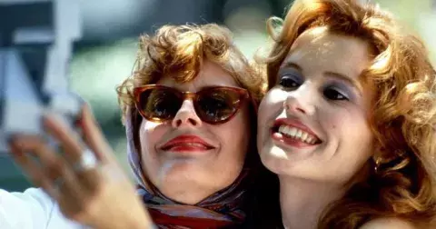 Uplynulo 32 let od natáčení filmu Thelma a Louise: Herečka Geena Davis je dnes snad ještě krásnější než dřív