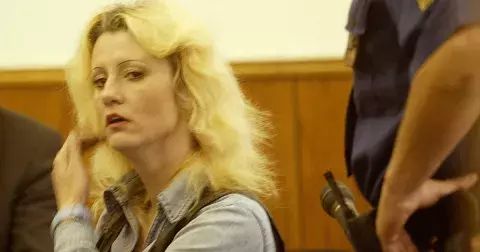 Česká sériová vražedkyně Jaroslava Fabiánová si odpykává doživotí. Vraždila mimořádně brutálně s pomocí sekáčku na maso nebo třeba zednického kladiva