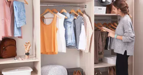 Jarní revize šatníku: Těchto věcí se ihned zbavte, pořiďte si nové a nadčasové kousky