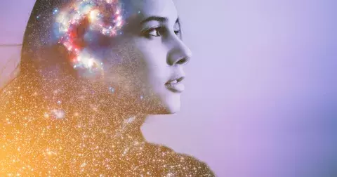 Jak váš minulý život ovlivňuje současný: Díky bráně do minulosti se můžete zbavit neplodnosti, toxických vztahů i depresí