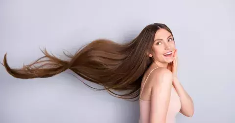 Trápí vás zničené a suché vlasyPodle studie pomůže do stravy zařadit těchto 5 potravin