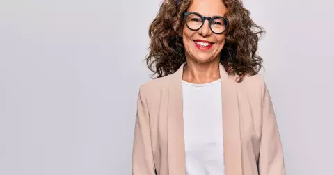 3 nadčasové módní sportovnější kousky, které by neměly chybět v šatníku ženám nad 50 let