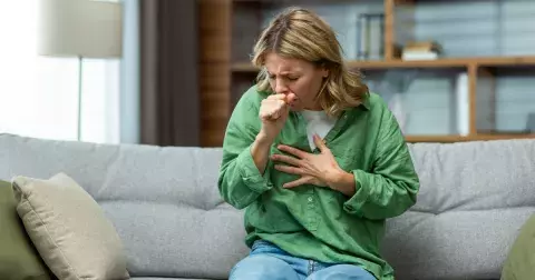 Jak se pozná černý kašel: Příznaky se dají zaměnit za obyčejné nachlazení